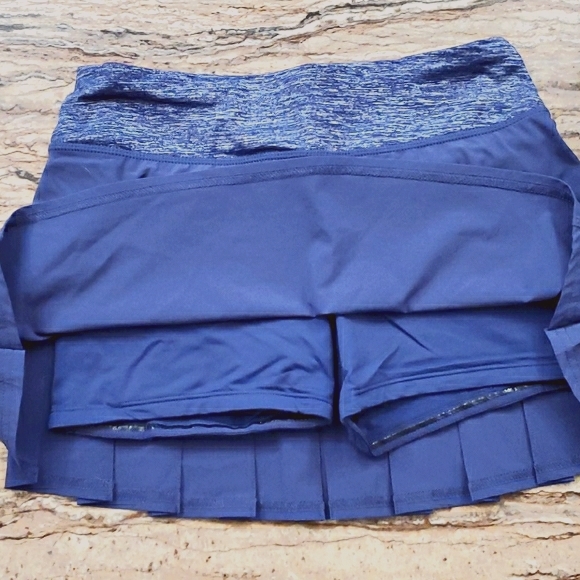 Lululemon skort - Picture 3 of 4